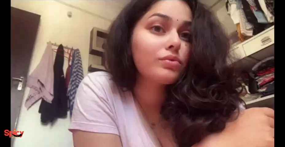 Busty newwed Marathi housewife nude pussy rubbing mms