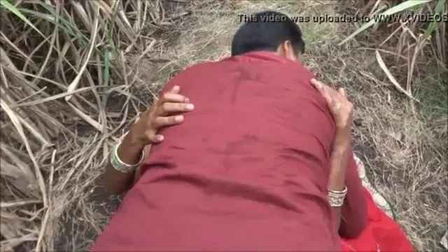 Desi college couple viral porn mms fucking in farm
