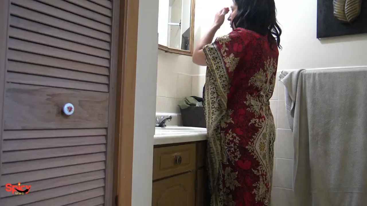 Gujarati bhabhi rammed by naughty hubby in bathroom