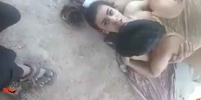 Pakistani young girl outdoor sex mms with farm worker