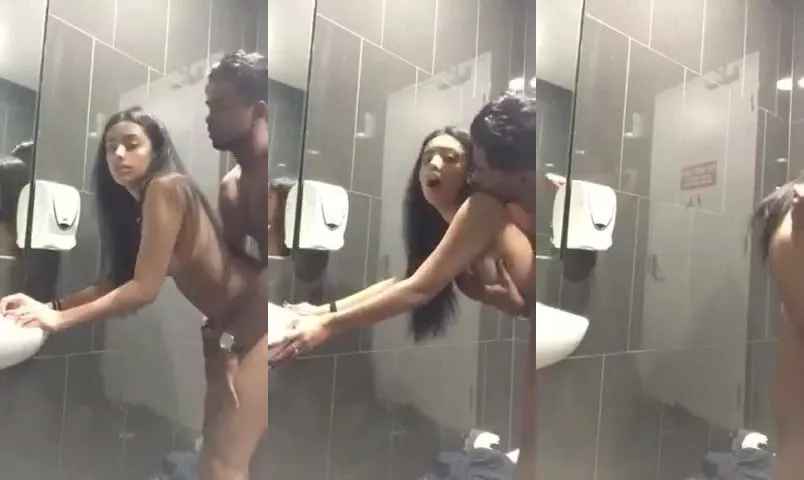 Rich Delhi girl called black callboy and fucking hard in bathroom
