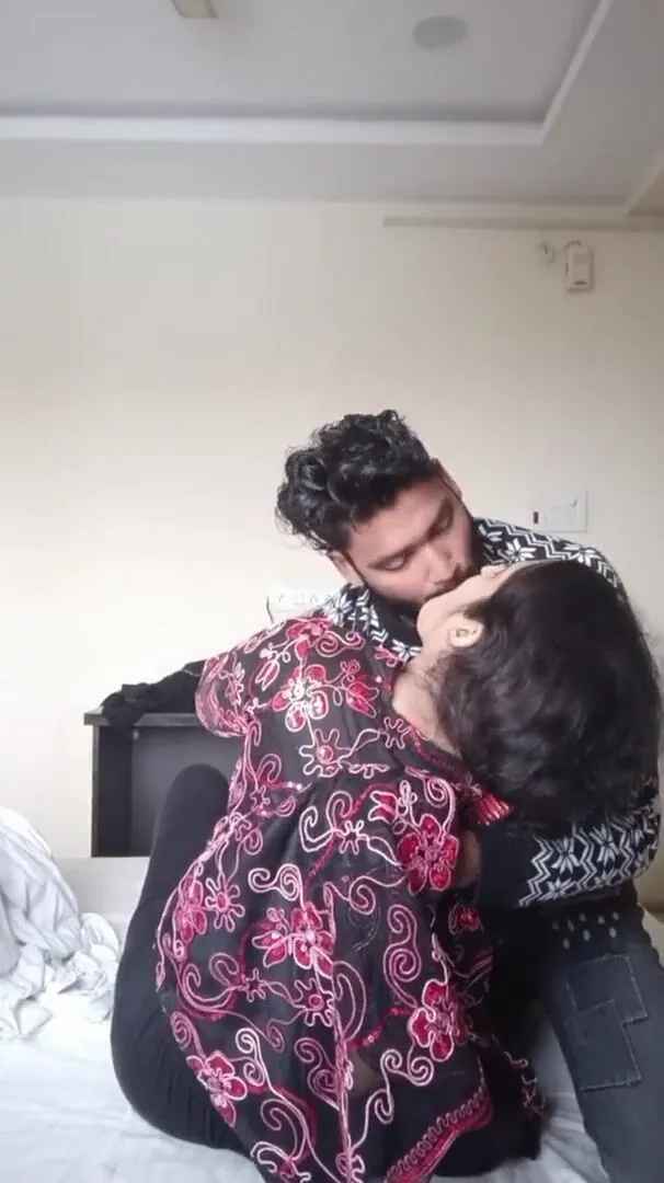 Slutty desi bhabhi enjoying sex fun with neighbour Muslim boy