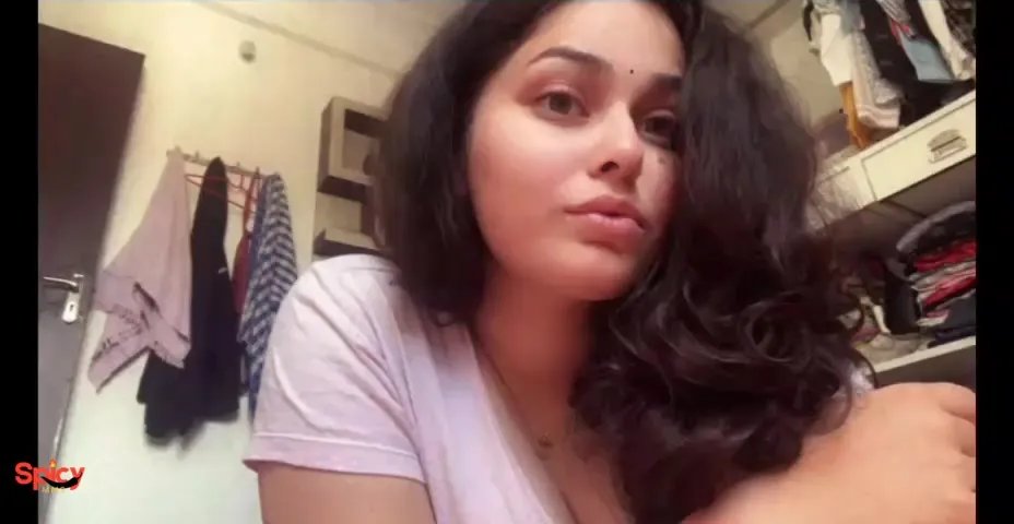 Busty newwed Marathi housewife nude pussy rubbing mms