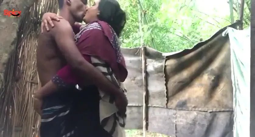 Dhaka muslim bhabhi fucking at outdoor with hot boy
