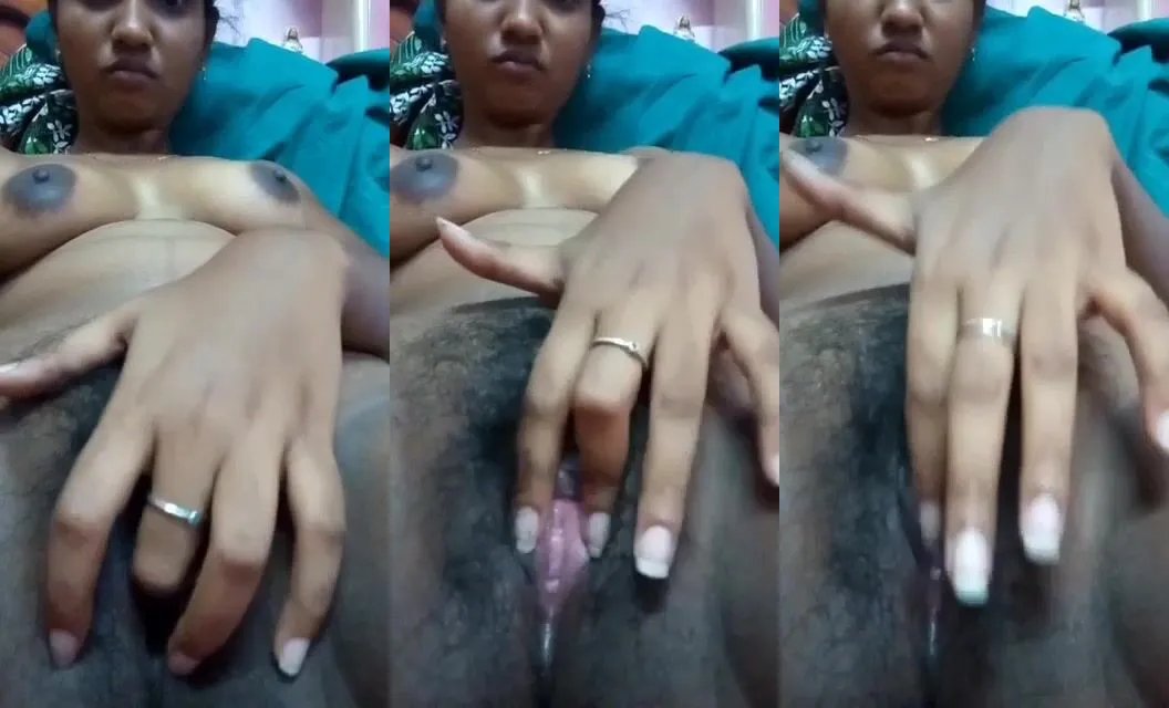 Dusky Chennai girl rubbing and fingering hairy pussy on live cam