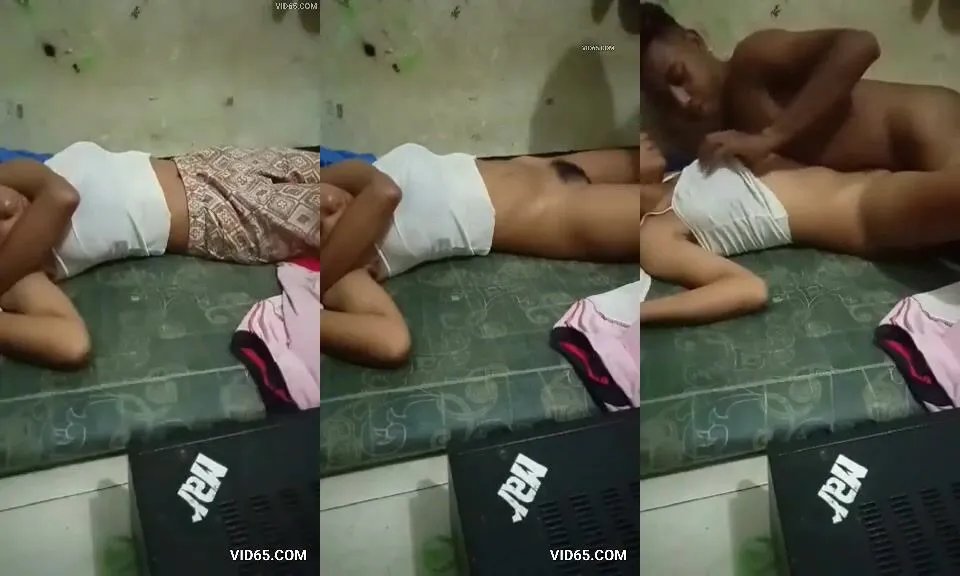 Horny boyfriend remove gf's pant and romantically penetrated her pussy